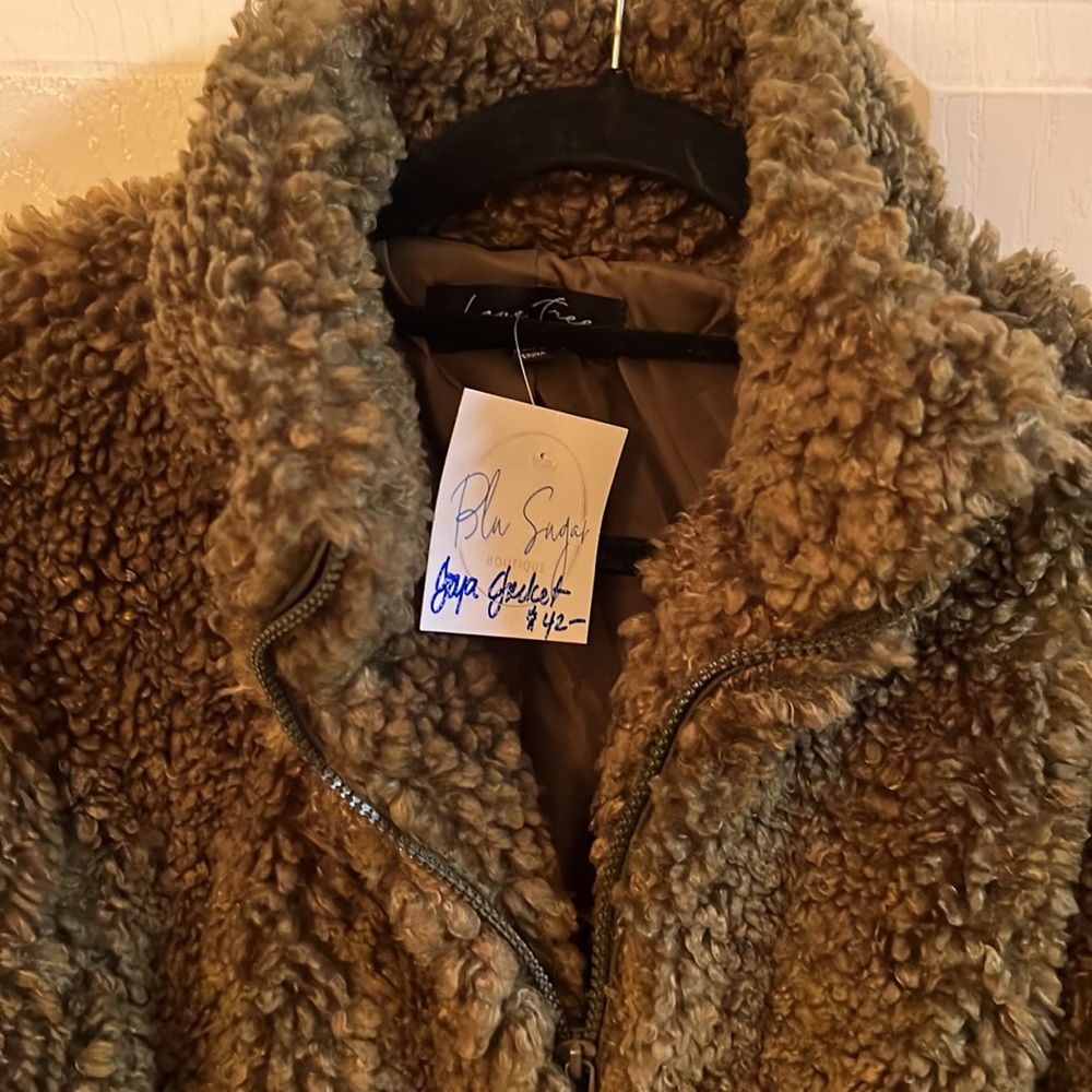 Fuzzy cropped jacket - Picture 2 of 3